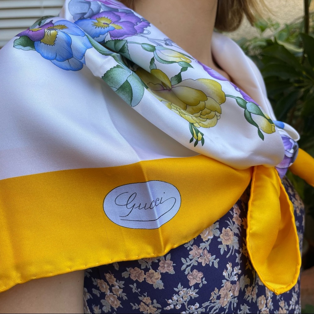 New Gucci vintage multicolored silk scarf